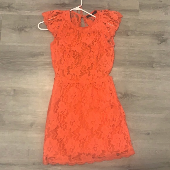 Laced backless dress, perfect for spring and summer occasions - Picture 1 of 4